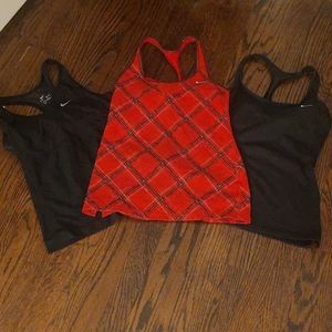 Nike Dry Fit athletic/work out stretch tops EUC Sm